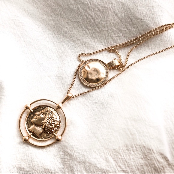 Gold Retro Two Layers Portrait Pendant Necklace - Picture 3 of 5